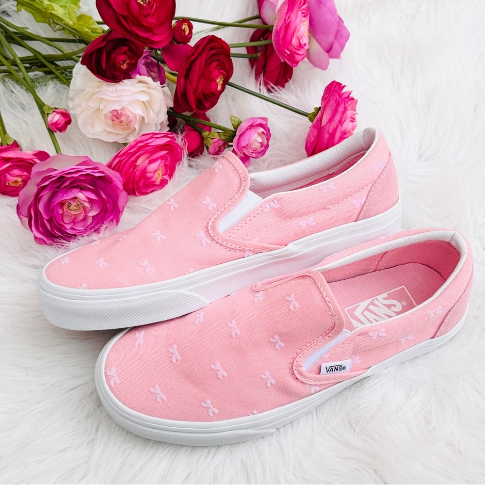 NEW | Vans Classic Slip On Bow Print Sneakers 🎀